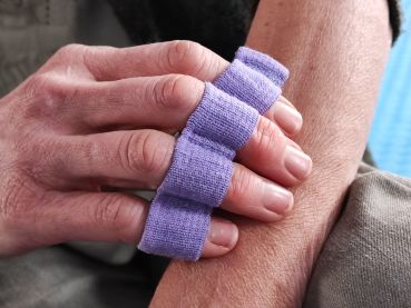 Körperband als 4-Finger-Band